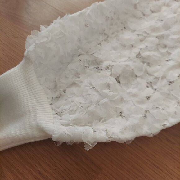 Fate White Sweatshirt With 3D Floral Applique Lace Sleeves Sz Small - Picture 2 of 9